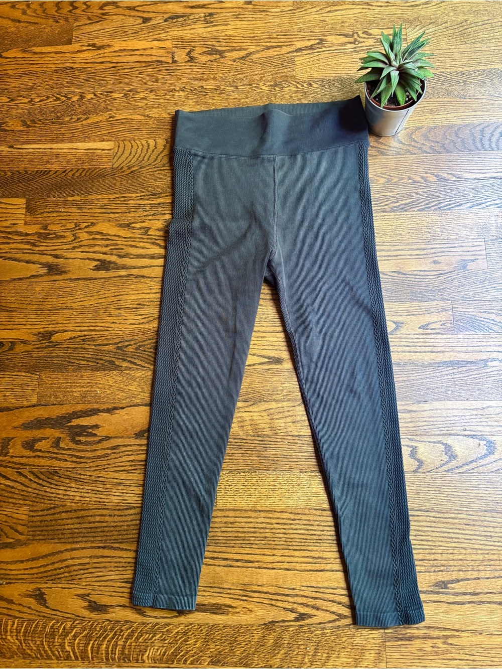 Women’s Grey OFFLINE by Aerie Ribbed Leggings. Size XL